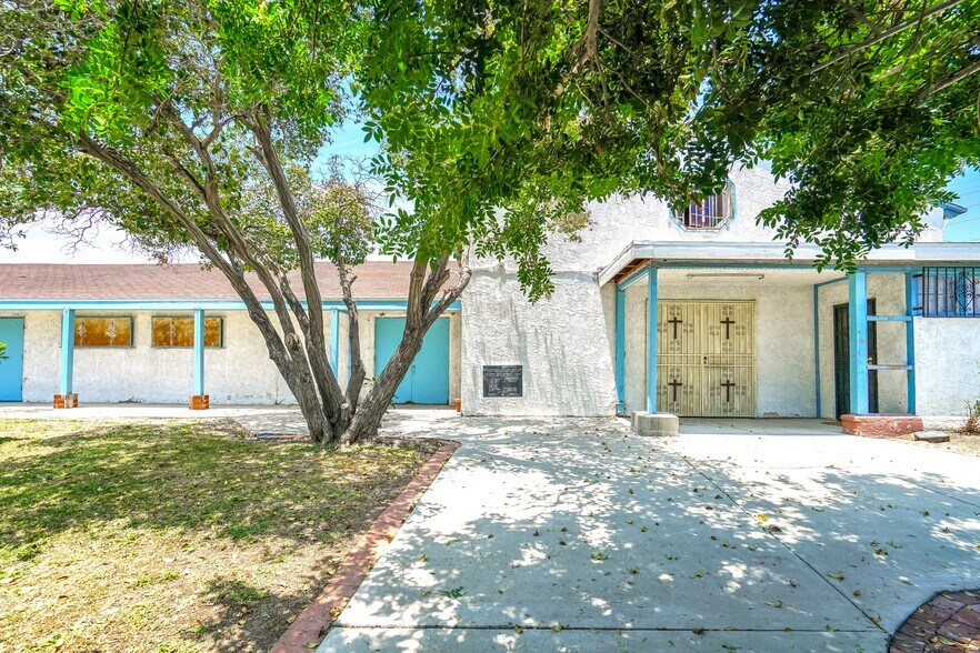 More Photos Of 109 S Aprilia Ave, Compton Religious Facility For Sale