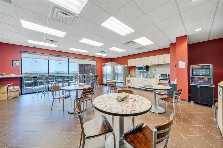 More Photos Of 5240 Valleypark Dr, Roanoke Office For Sale