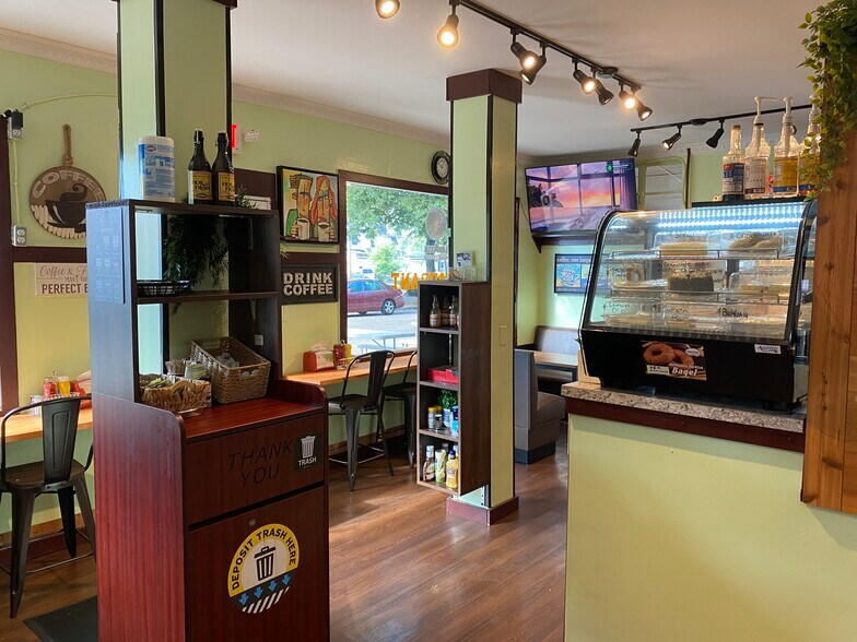 More Photos Of 118 Hoffman St, Saugatuck Storefront Retail Residential For Lease