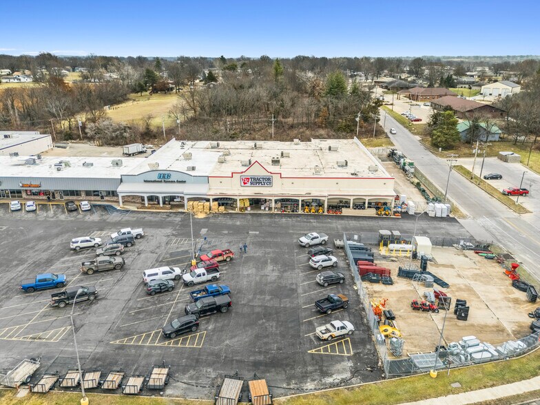 More Photos Of 1700 N Baltimore St, Kirksville General Retail For Sale