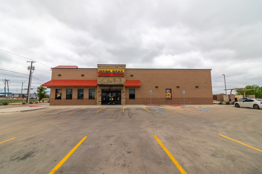 More Photos Of 3201 W Stan Schlueter Loop, Killeen General Retail For Sale
