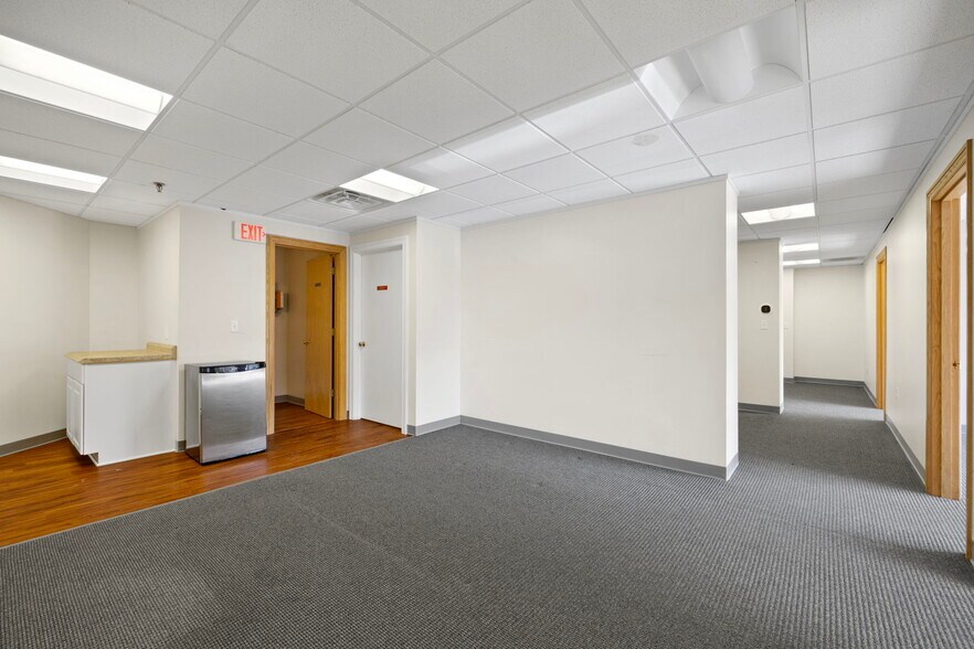 More Photos Of 264 N Broadway, Salem Freestanding For Sale