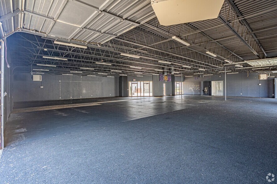 More Photos Of 1811 Industrial Blvd, Norman Light Distribution For Lease