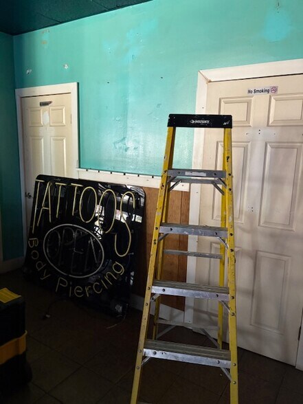 More Photos Of 4500 Commercial Way, Spring Hill General Retail For Lease