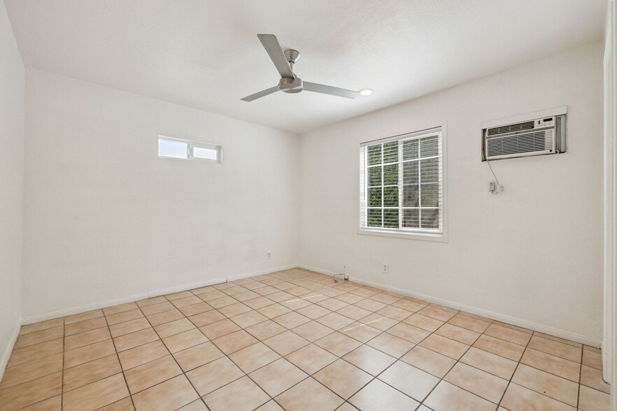 More Photos Of 1674 S Via Salida, Palm Springs Apartments For Sale