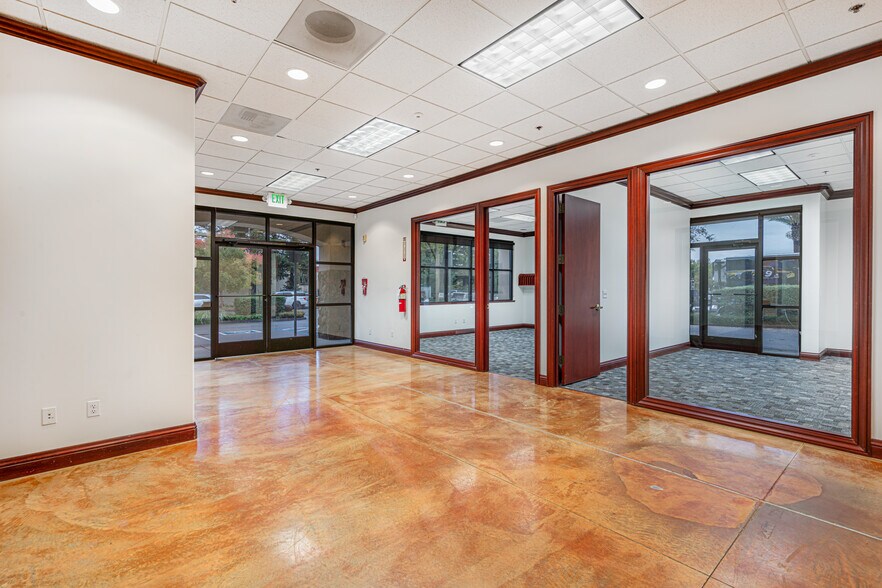 More Photos Of 810 Denbeste Ct, Windsor Office For Lease