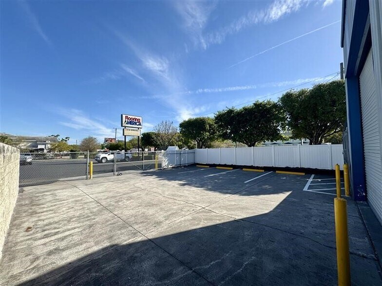 More Photos Of 5508 N Nebraska Ave, Tampa Warehouse For Sale