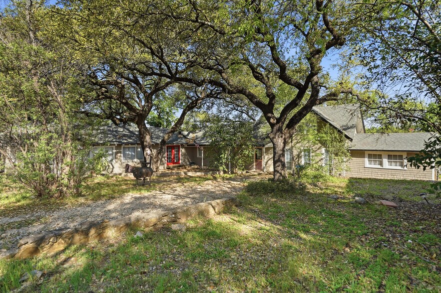 More Photos Of 7024 Edgemere Pl, Fort Worth Specialty For Sale