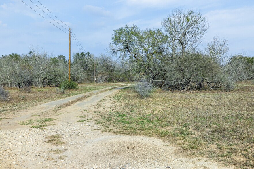 More Photos Of 1144 Treetop ln, Luling Land For Sale