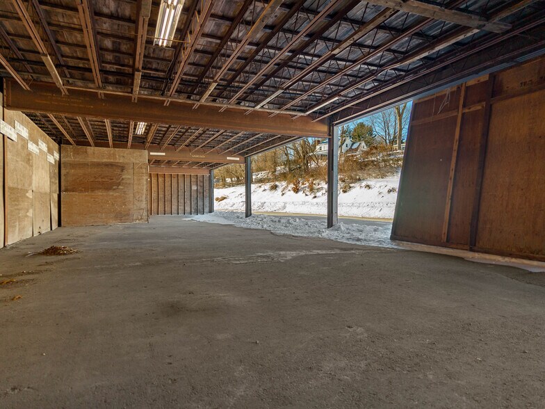 More Photos Of 45 Richards Grove Rd, Quaker Hill Service For Sale