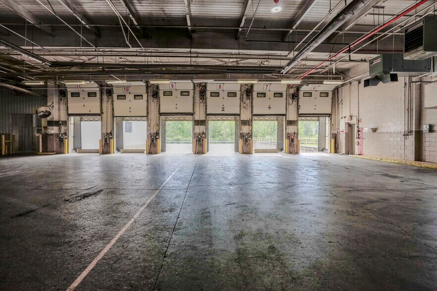 More Photos Of 2929 N Shadeland Ave, Indianapolis Manufacturing For Sale