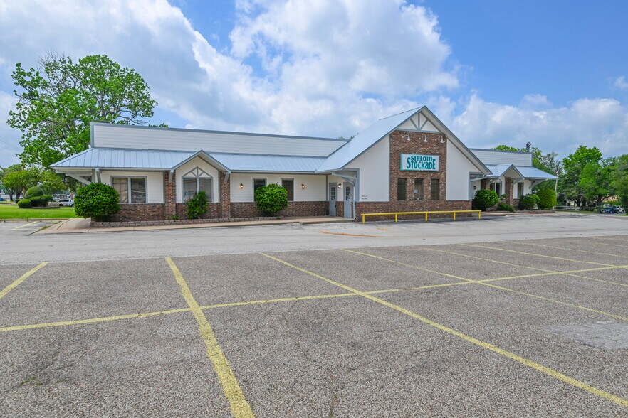 More Photos Of 2508 W 7th Ave, Corsicana Restaurant For Lease