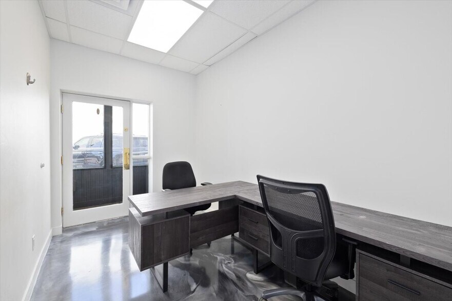 More Photos Of 204 S Durbin St, Casper Flex For Lease
