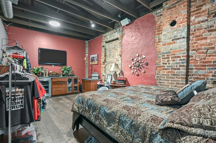 More Photos Of 130 N Main St, Mansfield Storefront Retail Office For Sale