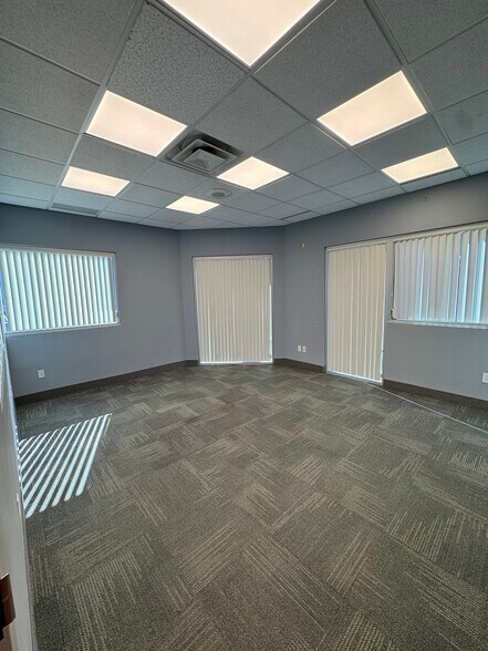 More Photos Of 300 Corporate Plz, Islandia Office For Lease