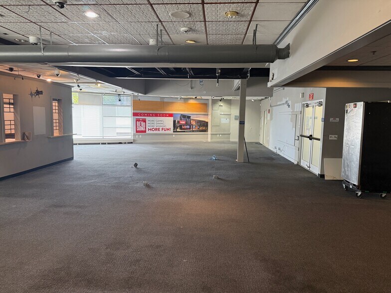 More Photos Of 45 Hanover St, Lebanon General Retail For Lease