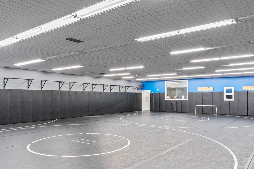 More Photos Of 133 E Main St, Frankfort Storefront For Sale