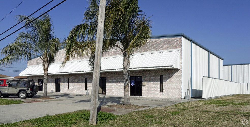More Photos Of 200 Veterans Blvd, Kenner Warehouse For Lease