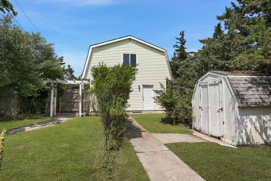 More Photos Of 35 Gardners Ln, Hampton Bays Apartments For Sale