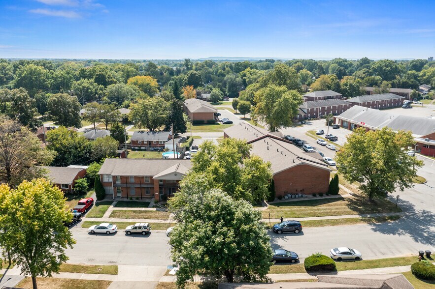 More Photos Of 3201 Commander Dr, Louisville Apartments For Sale