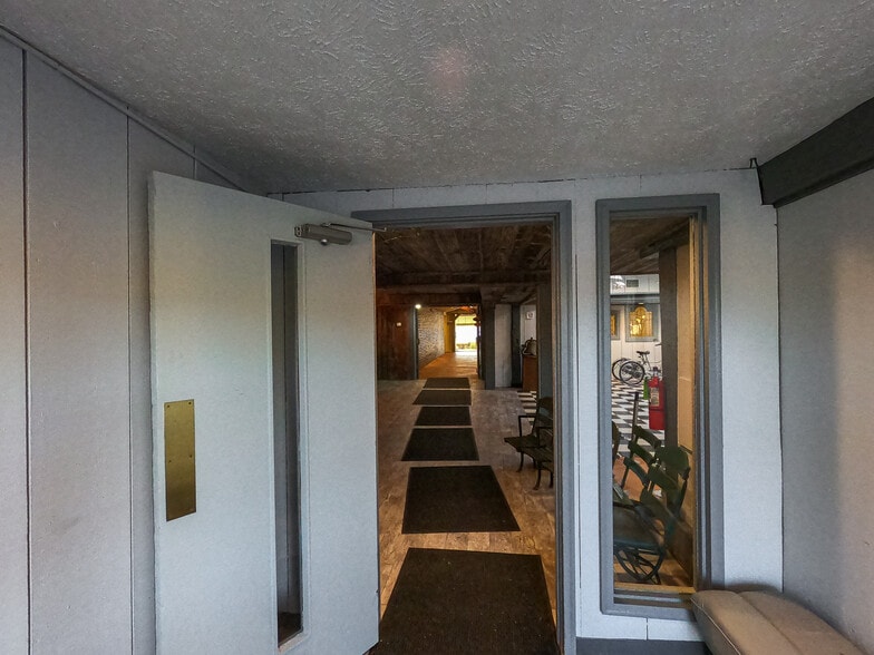 More Photos Of 2006-2024 S Airport Rd W, Traverse City Freestanding For Lease