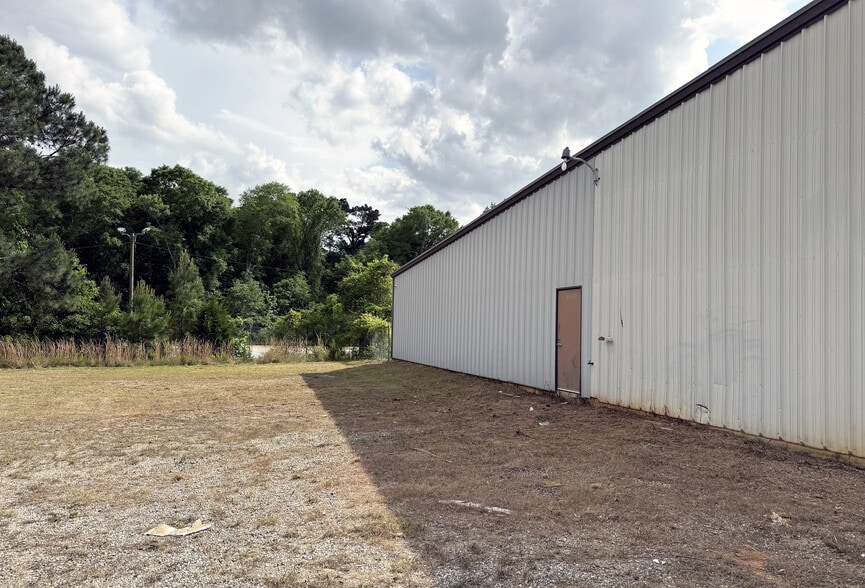 More Photos Of 378 Eastland Rd, Dothan Distribution For Sale