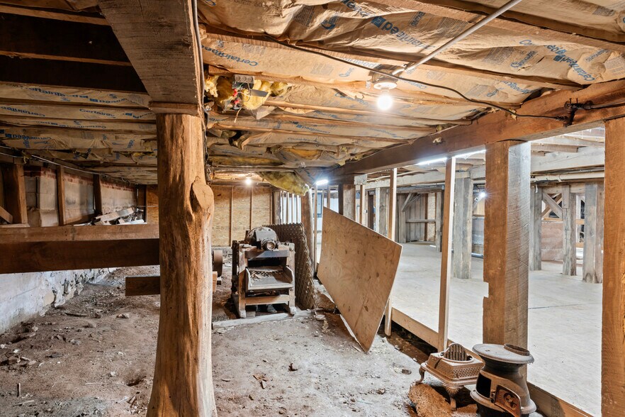 More Photos Of 20704 Ashburn Rd, Ashburn Unknown For Lease