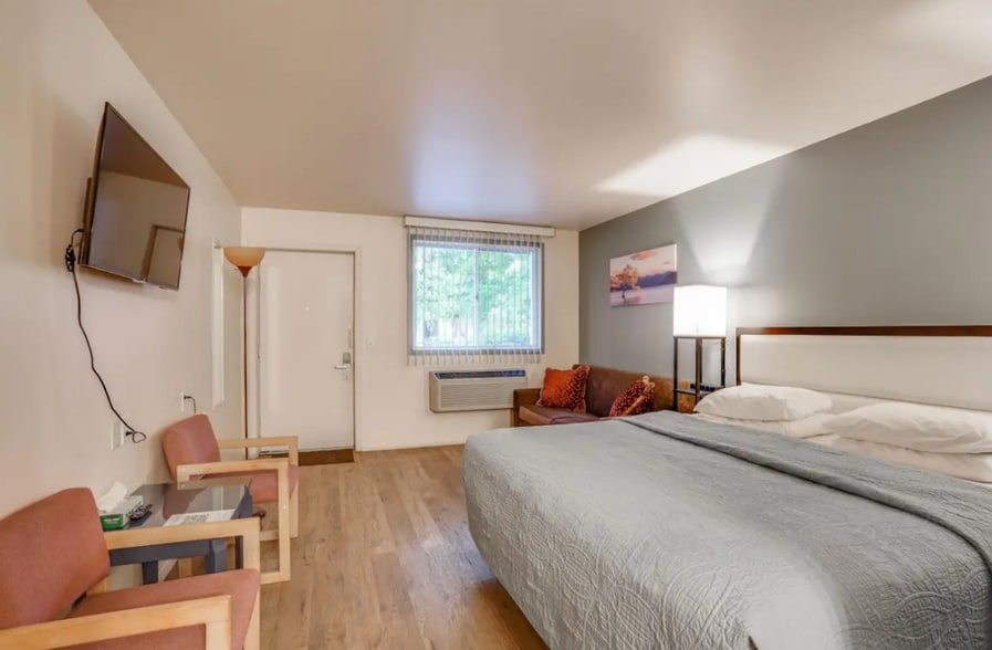 More Photos Of 211 Wisconsin Ave, Wisconsin Dells Hotel For Sale