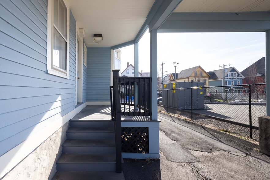 More Photos Of 59 Central Ave, Waterbury Office For Sale