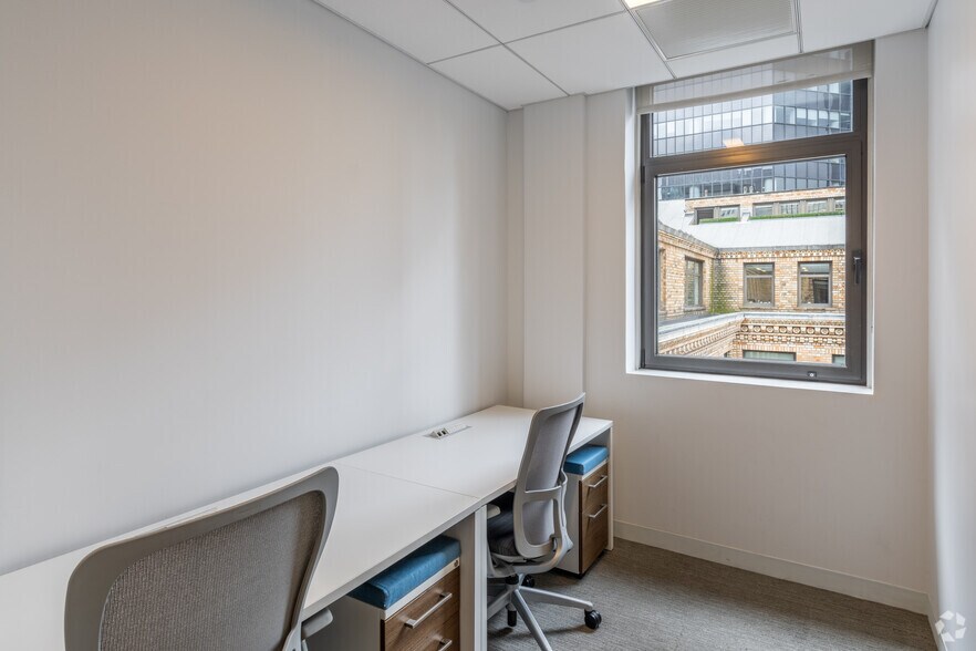 More Photos Of 125 Park Ave, New York Coworking Space
