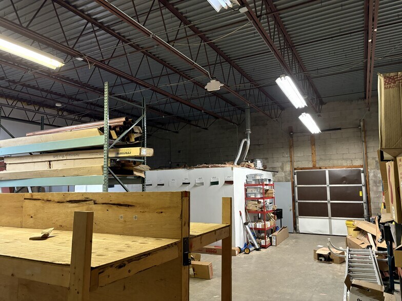 More Photos Of 1000 E Industrial Park Dr, Manchester Service For Lease