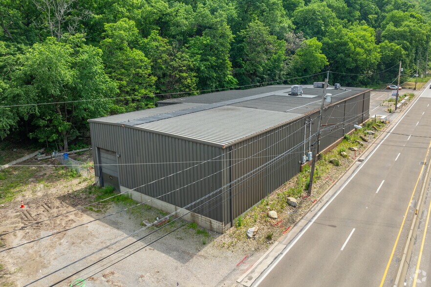 More Photos Of 921 Saw Mill Run Blvd, Pittsburgh Light Distribution For Sale