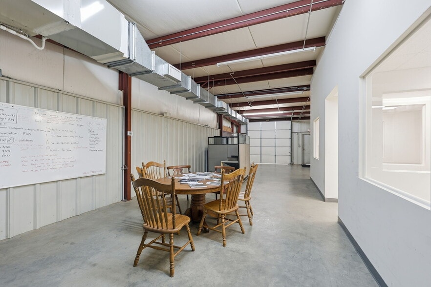 More Photos Of 3743 Old Flowery Branch Rd, Oakwood Warehouse For Lease