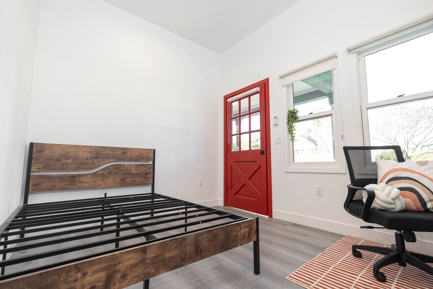 More Photos Of 1016 W 21st St, Los Angeles Apartments For Sale