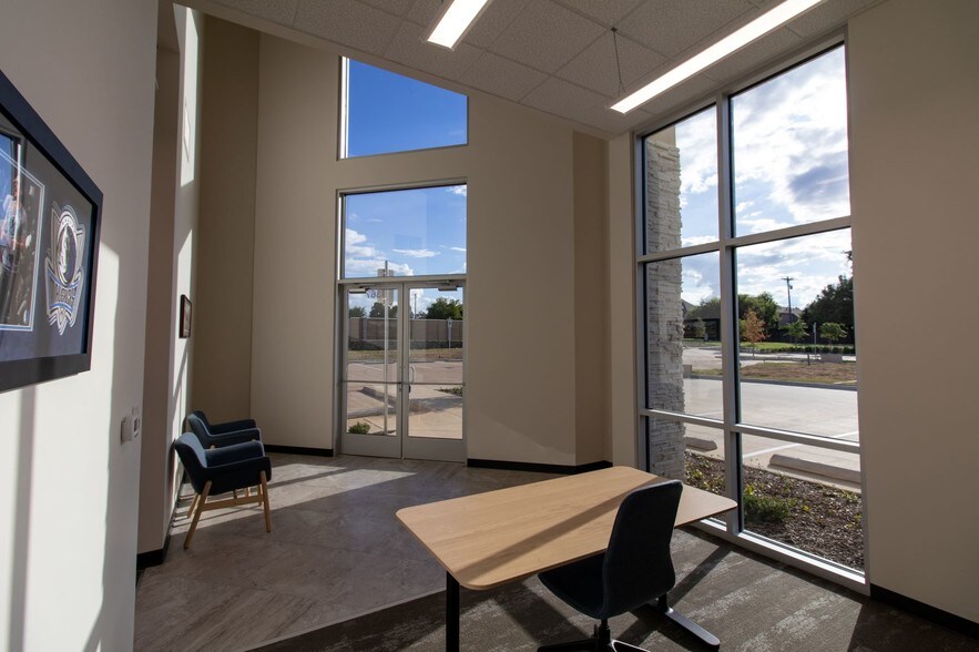 More Photos Of 1363 Brumlow Ave, Southlake Flex For Sale