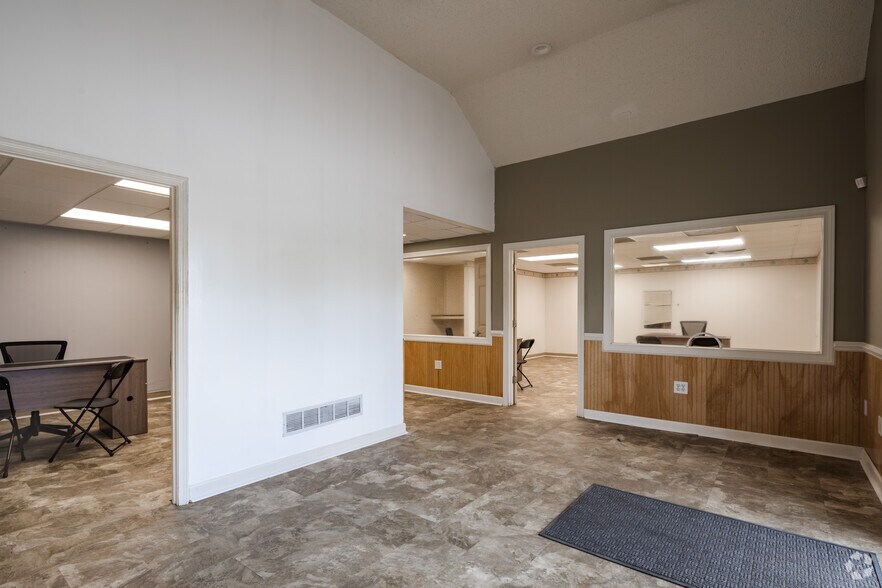 More Photos Of 13031 Veterans Memorial Hwy, Douglasville Warehouse For Lease