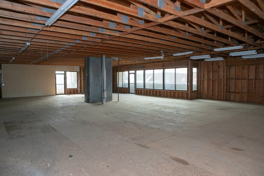 More Photos Of 108 E Mill Ave, Porterville Loft Creative Space For Lease