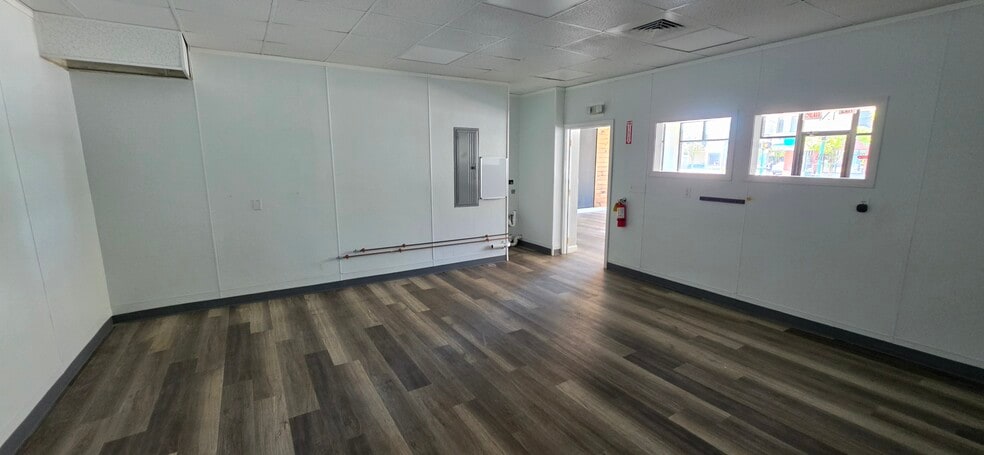 More Photos Of 1-7 N Main St, Southington Storefront Retail Office For Lease