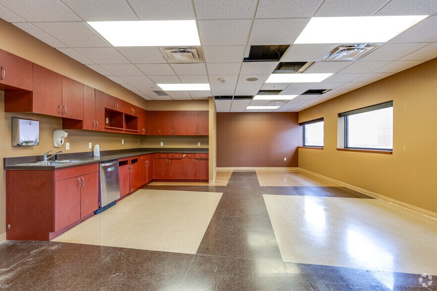 More Photos Of 17 Exchange St W, Saint Paul Medical For Sale