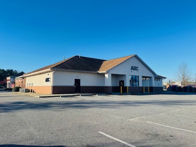 More Photos Of 2000 E Arlington Blvd, Greenville Freestanding For Sale