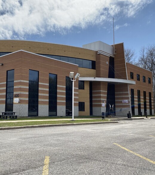 More Photos Of 420 Boul Armand-Frappier, Laval Medical For Lease