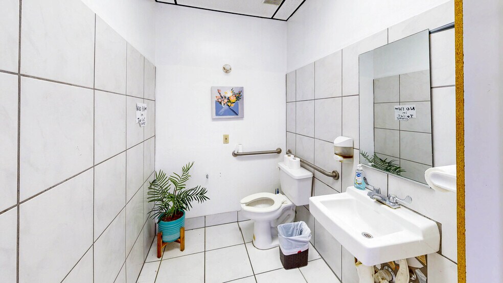 More Photos Of 27330 S Dixie Hwy, Homestead Storefront Retail Office For Sale