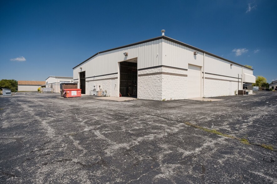 More Photos Of 5237 Commerce Cir, Indianapolis Warehouse For Sale