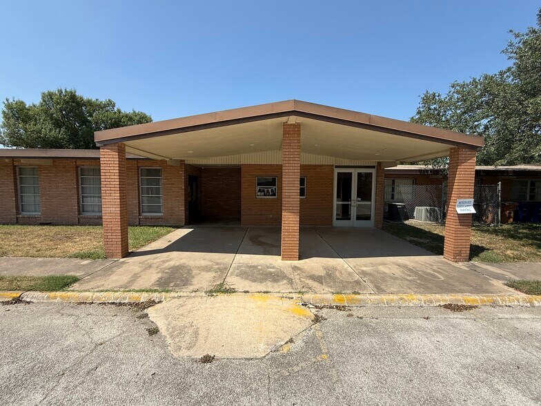 More Photos Of 908 Old Koenig Ln, Austin Religious Facility For Sale