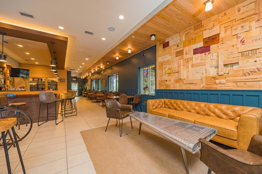 More Photos Of 831 N 1st St, Jacksonville Beach General Retail For Sale