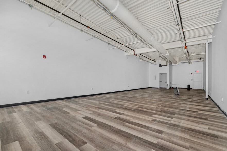 More Photos Of 34-44 Hamilton St, Saugus Freestanding For Lease