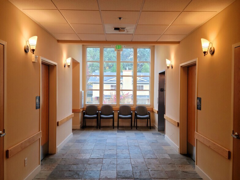 More Photos Of 34704 11th Ave S, Federal Way Office For Sale