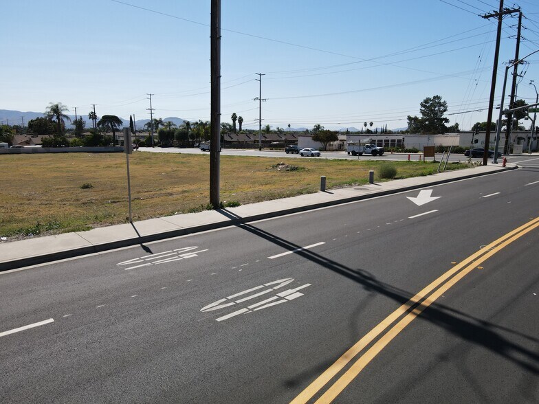 More Photos Of 6909 Victoria Ave, Highland General Retail For Lease