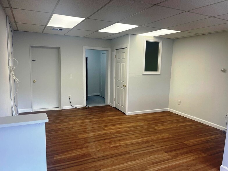 More Photos Of 883 Smithfield Ave, Lincoln Medical For Lease