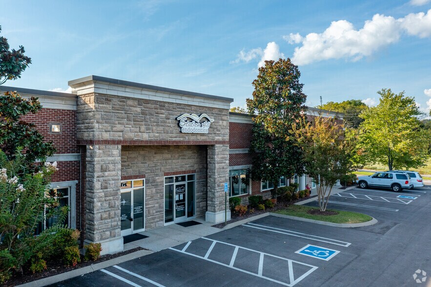 More Photos Of 3011 Harrah Dr, Spring Hill Office For Lease